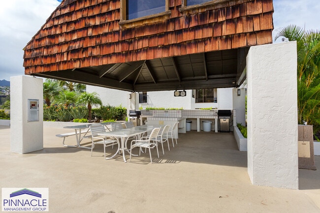 500 Lunalilo St in Honolulu, HI - Building Photo - Building Photo