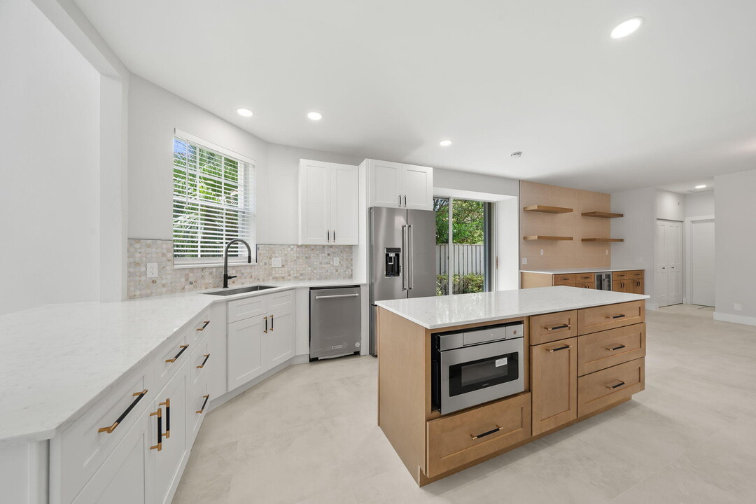 232 Eagleton Lake Blvd in Palm Beach Gardens, FL - Building Photo