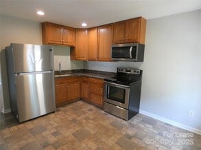 235 N Oakland Ave in Statesville, NC - Building Photo - Building Photo