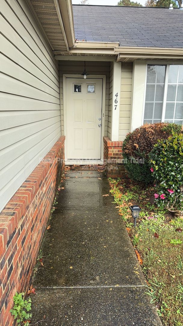 467 Springmont Ct in Newport News, VA - Building Photo - Building Photo