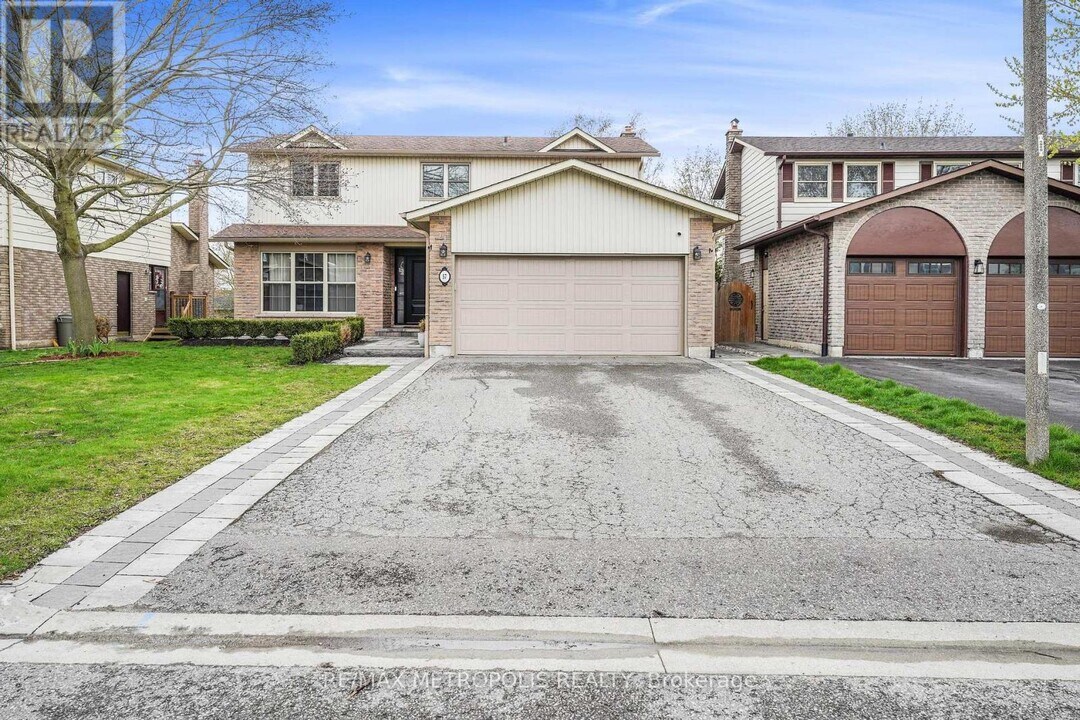 57 Calder Crescent in Whitby, ON - Building Photo