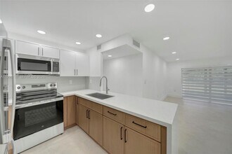 9455 W Flagler St in Miami, FL - Building Photo - Building Photo