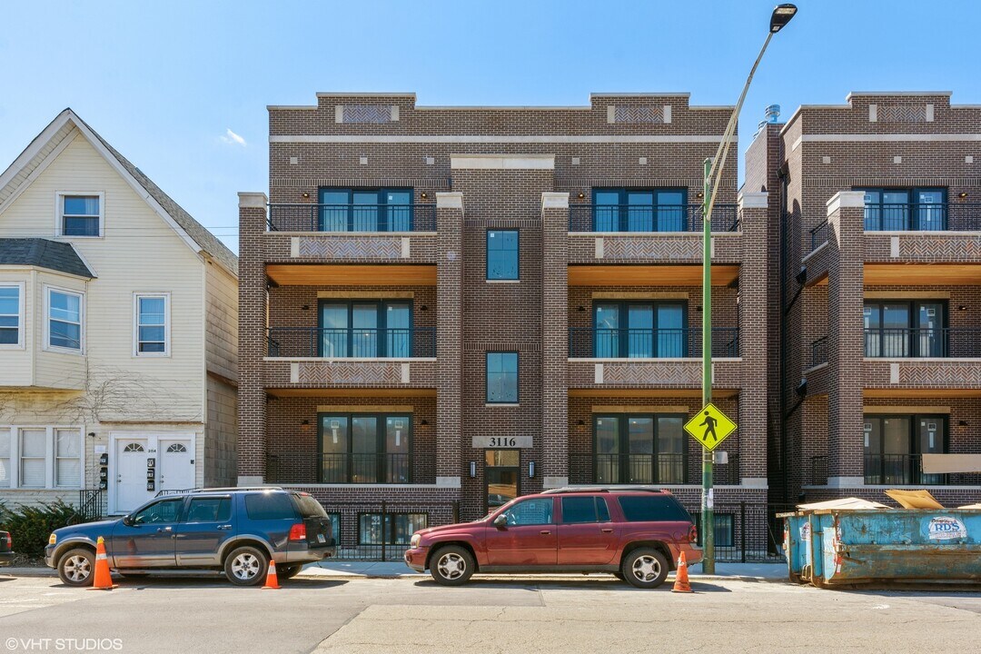 3122 N Clybourn Ave in Chicago, IL - Building Photo
