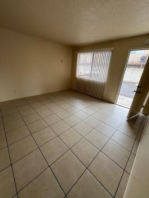 224 E Granger Ave in Modesto, CA - Foto de edificio - Building Photo