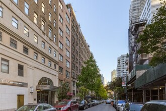 205 E 69th St in New York, NY - Building Photo - Building Photo