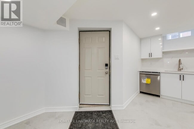 5492 Haddon Hall Rd in Mississauga, ON - Building Photo - Building Photo