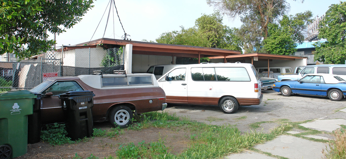 18438-18440 Bryant St in Northridge, CA - Building Photo