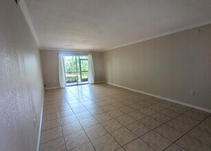 906 La Costa Cir in Sarasota, FL - Building Photo - Building Photo