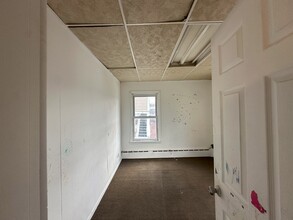 13 Summit St in Waterbury, CT - Building Photo - Interior Photo