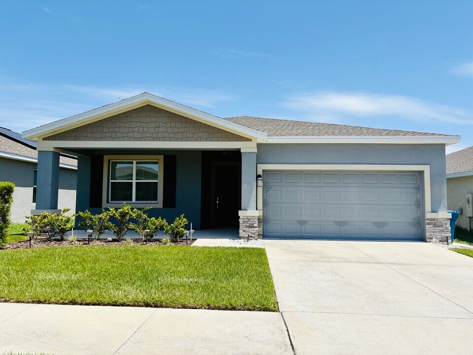 1185 Saguaro St in Haines City, FL - Building Photo