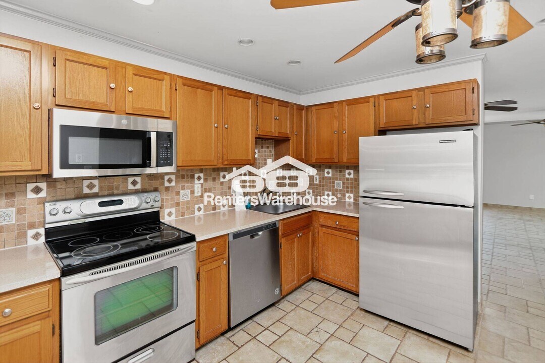 16329 Taconic Cir in Montclair, VA - Building Photo