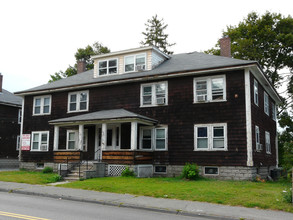 69-73 Highland St in Waltham, MA - Foto de edificio - Building Photo