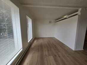 130 Rose Ave in Winston, OR - Building Photo - Building Photo