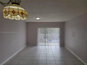 13707 Kendale Lakes Cir in Miami, FL - Building Photo - Building Photo