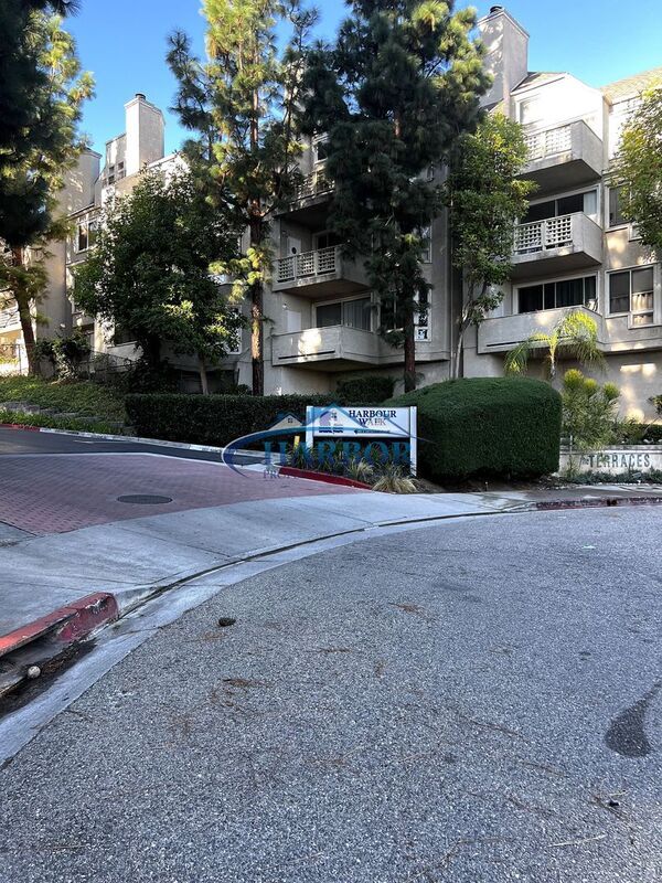 property at 1445 Brett Pl