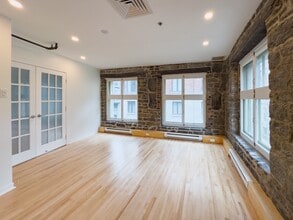 36 Saint-Paul Rue E in Montréal, QC - Building Photo - Building Photo