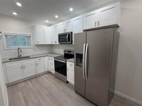 1156 Orange Ave in Dunedin, FL - Foto de edificio - Building Photo