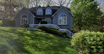 482 Ashford Ln in Valparaiso, IN - Building Photo