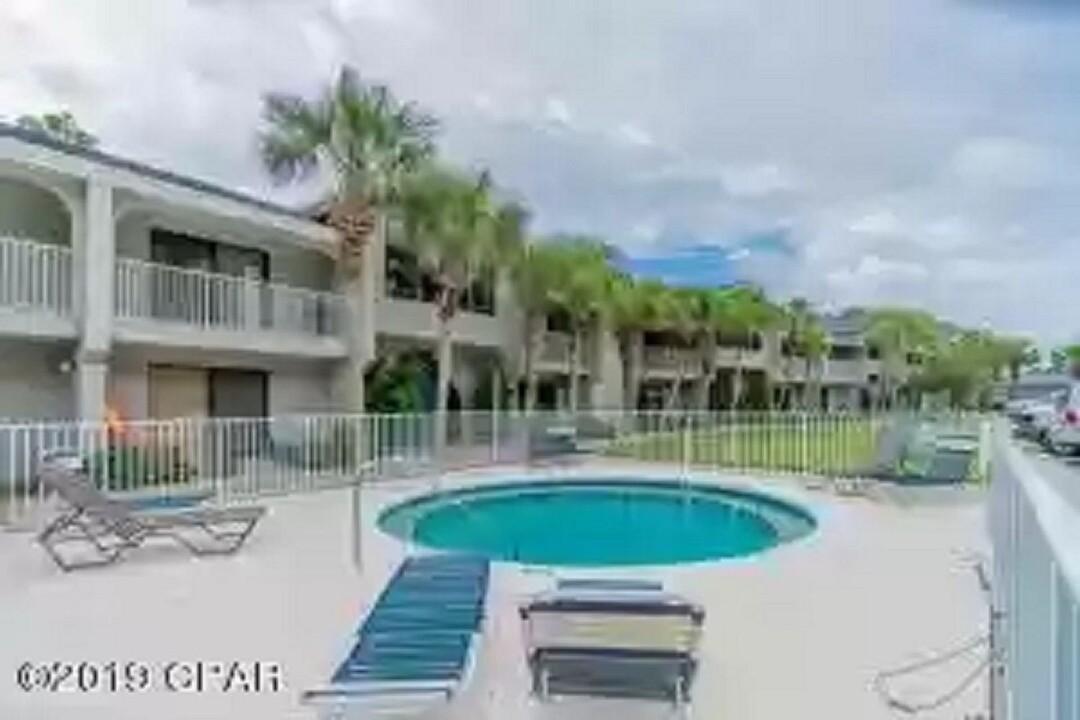 151 Coyote Pass in Panama City Beach, FL - Foto de edificio