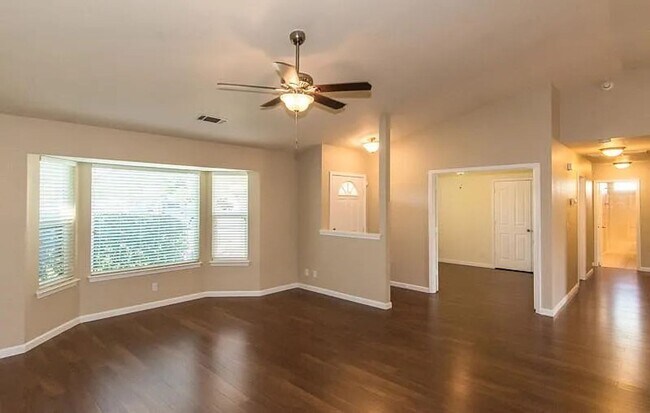 2437 Maywood Ln in Redding, CA - Building Photo - Building Photo