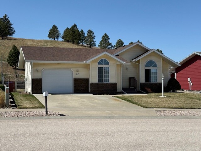 3917 Brooke St in Rapid City, SD - Building Photo