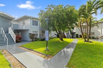 1667 NE Miami Gardens Dr in Miami, FL - Building Photo - Building Photo