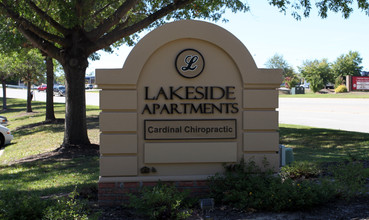 Lakeside Apartments in Columbia, SC - Building Photo - Building Photo