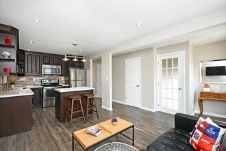 1072 Alexandra Av in Mississauga, ON - Building Photo - Building Photo