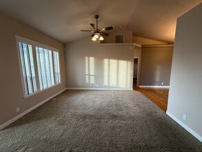 1820 SW Silverstone Ave in Mountain Home, ID - Foto de edificio - Building Photo