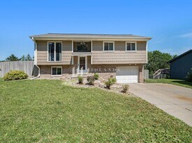 8711 S 143rd St in Omaha, NE - Building Photo