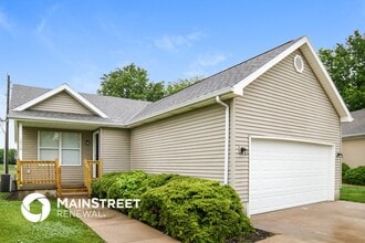 1016 NE Queens Ct in Lee's Summit, MO - Building Photo - Building Photo