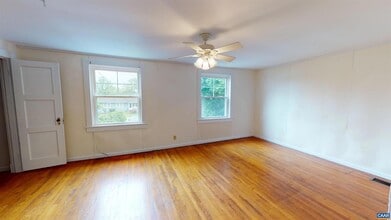 1302 Crozet Ave in Crozet, VA - Foto de edificio - Building Photo