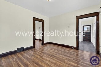 836 Oak St in Toledo, OH - Building Photo - Building Photo