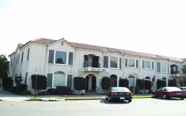 136 Esperanza Ave in Long Beach, CA - Building Photo - Building Photo