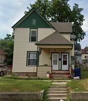 941 W 8th St in Sioux Falls, SD - Building Photo