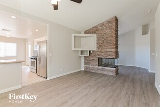 528 Waterwheel Falls Dr in Henderson, NV - Building Photo - Building Photo