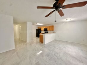 5081 Kingscrest Ln in Oviedo, FL - Building Photo - Building Photo
