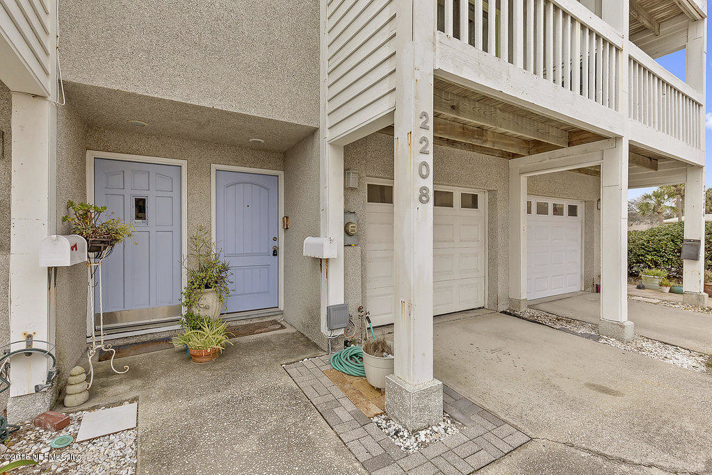 2208 Ocean Dr S in Jacksonville Beach, FL - Building Photo