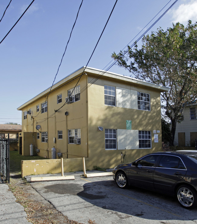 3661 Thomas Ave in Miami, FL - Building Photo - Building Photo