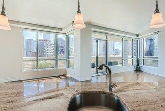 2001 Lincoln St, Unit 711 in Denver, CO - Building Photo - Building Photo