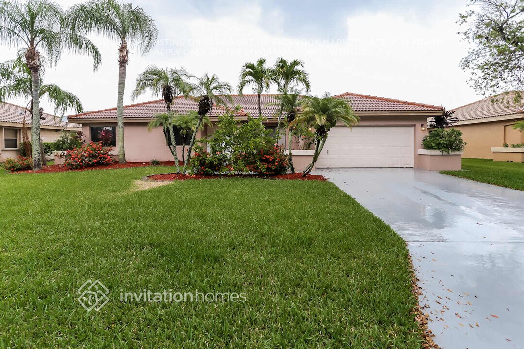 5529 NW 62nd Ave in Coral Springs, FL - Building Photo