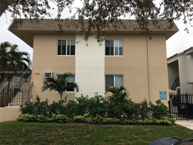 property at 960 Biarritz Dr