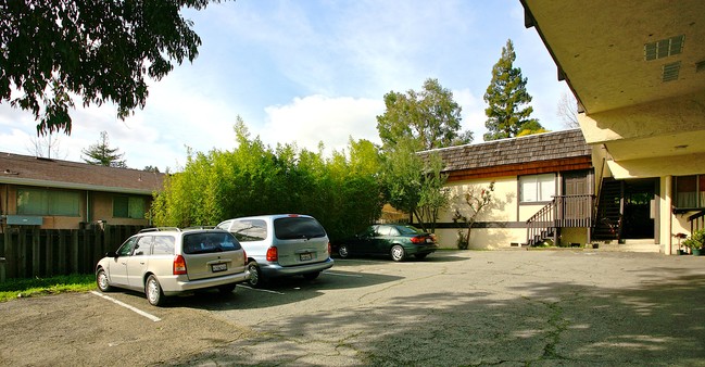 1598 Sir Francis Drake Blvd in San Anselmo, CA - Building Photo - Building Photo