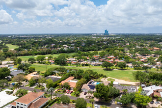 Emerald Green Villas in Hollywood, FL - Building Photo - Building Photo