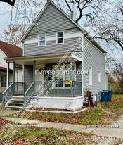 3525 Omaha Ave in Lorain, OH - Building Photo