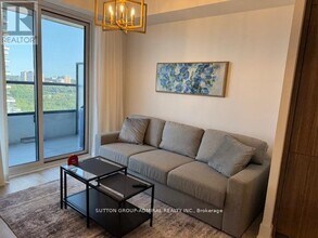 10 Inn On The Pk Dr in Toronto, ON - Building Photo - Building Photo