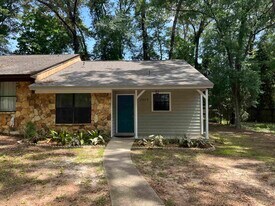 2560 Panther Creek Rd in Tallahassee, FL - Building Photo