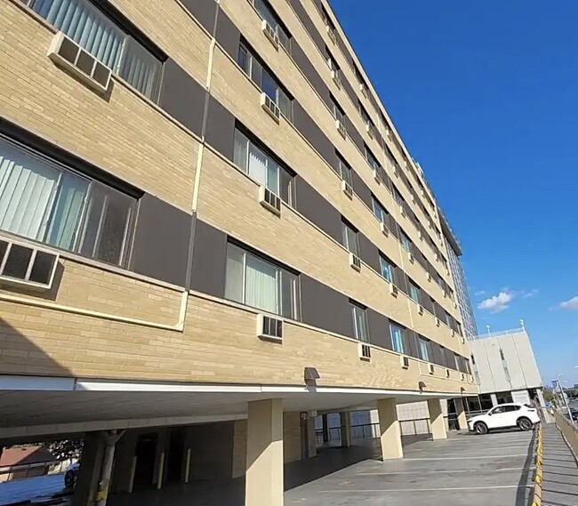 7300 W North Ave in Elmwood Park, IL - Foto de edificio - Building Photo