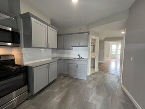 53 Hawkins St in Newark, NJ - Foto de edificio - Building Photo