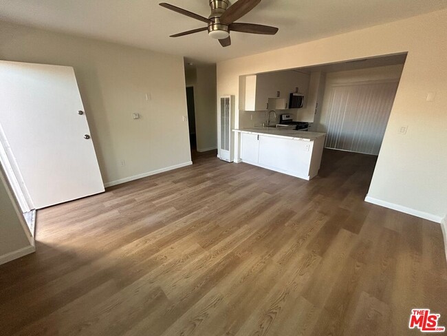 10926 1/2 S Osage Ave in Lennox, CA - Building Photo - Building Photo